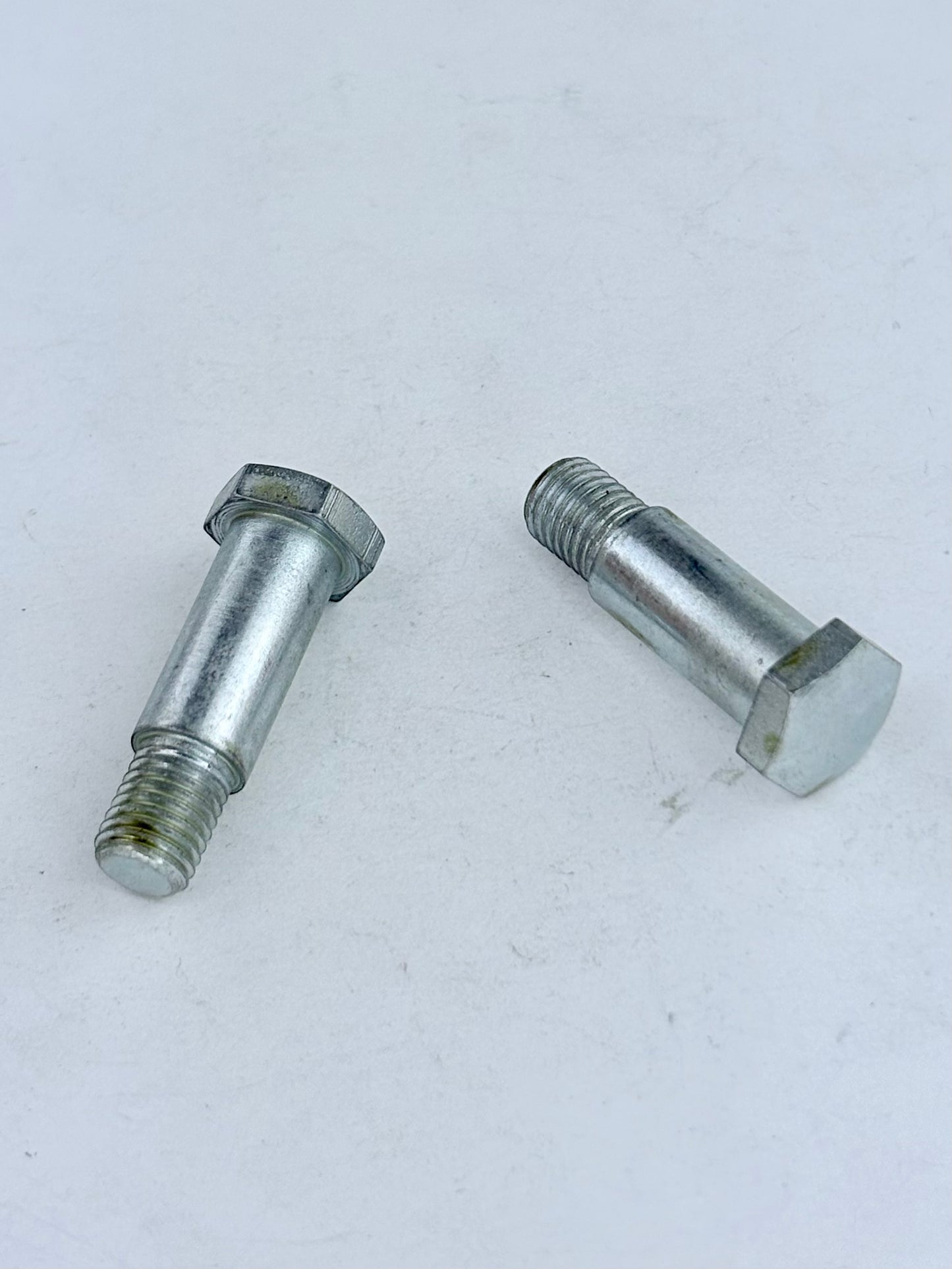 21-0541 - BOLT - KICKSTART LEVER- TRIUMPH 500/650/750