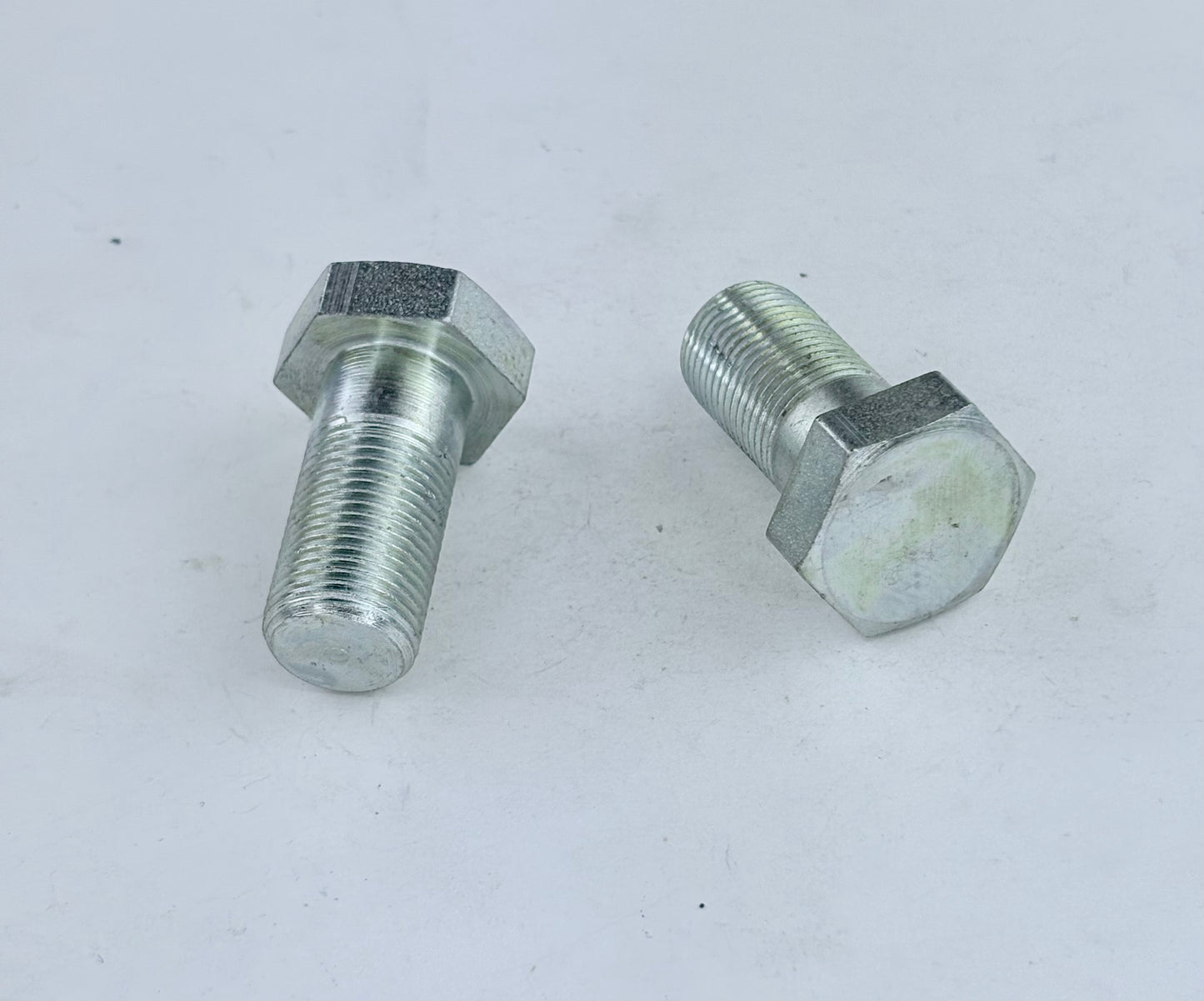 21-0580 - BOLT - PIVOT - SWINGARM - T/S