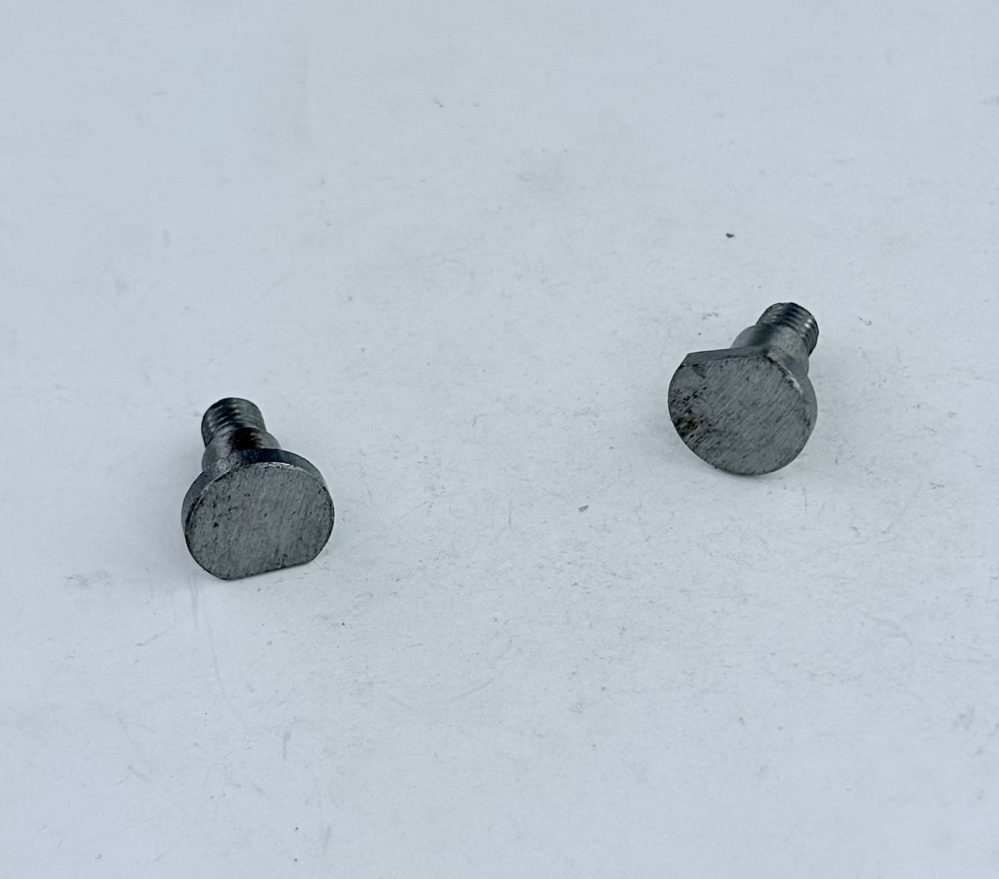 37-0641 - BOLT - SPRING HUB
