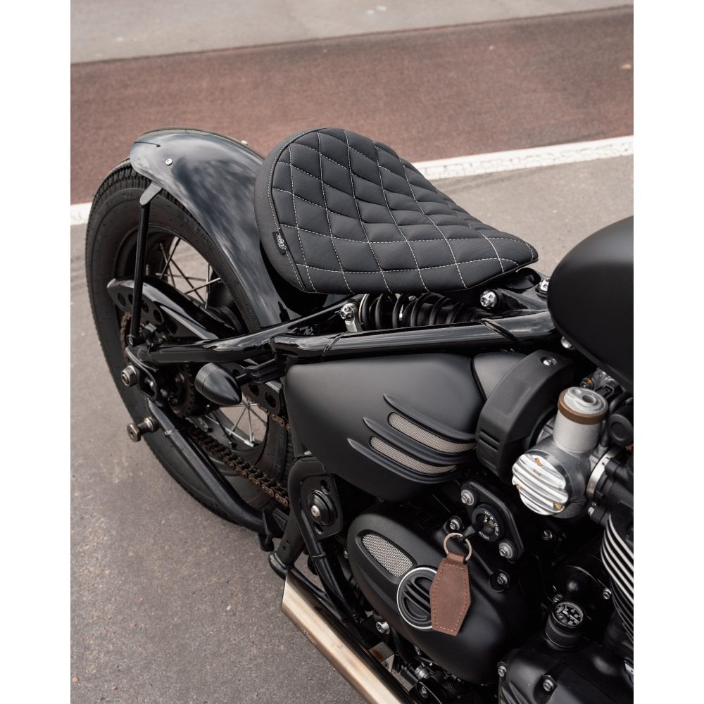 Motone Khan Cobra Seat - Full Diamond - Triumph Bobber