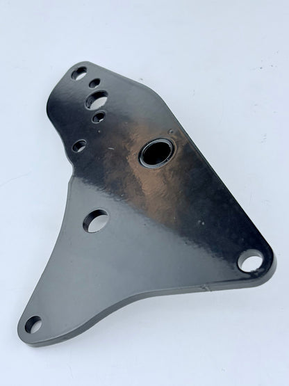 82-6066 - ENGINE PLATE - L/H REAR - TRI 650 64/70