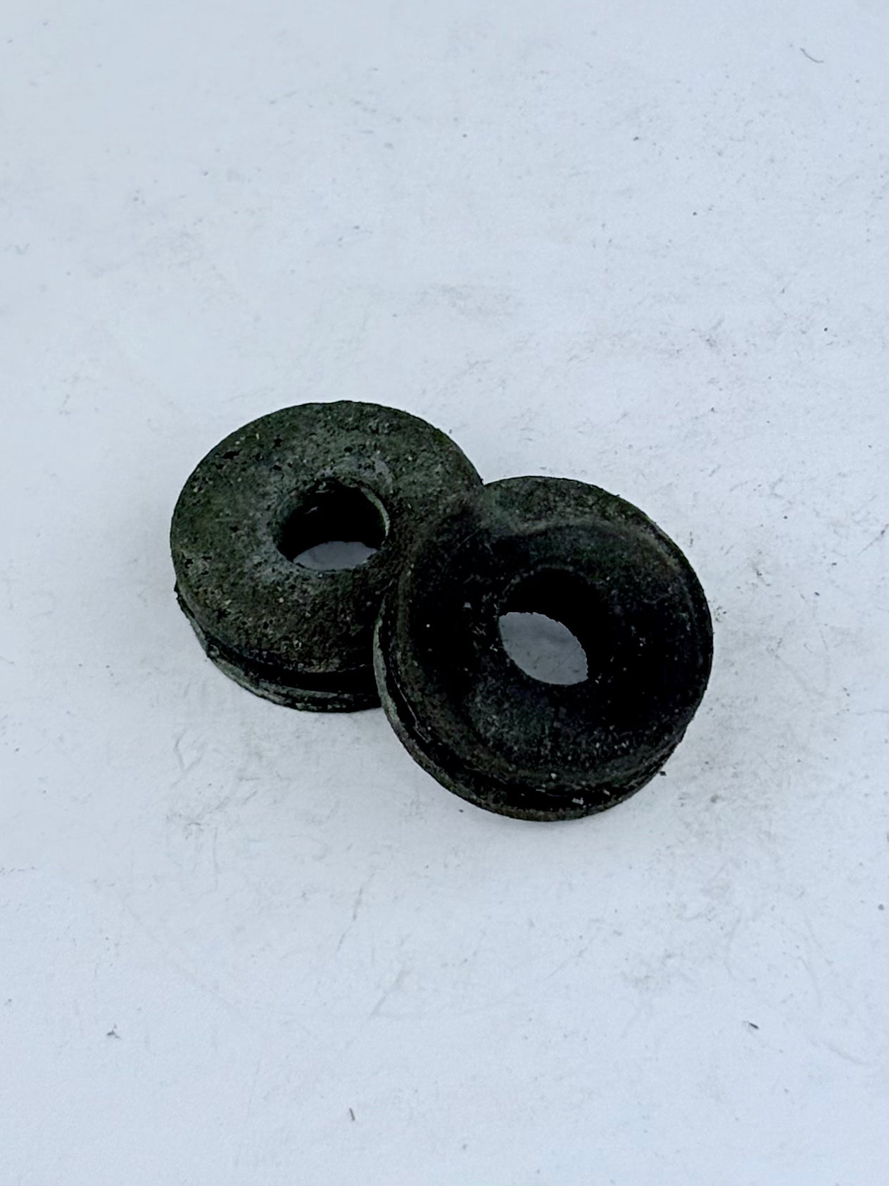 82-8753 - GROMMET - GRABRAIL - T140