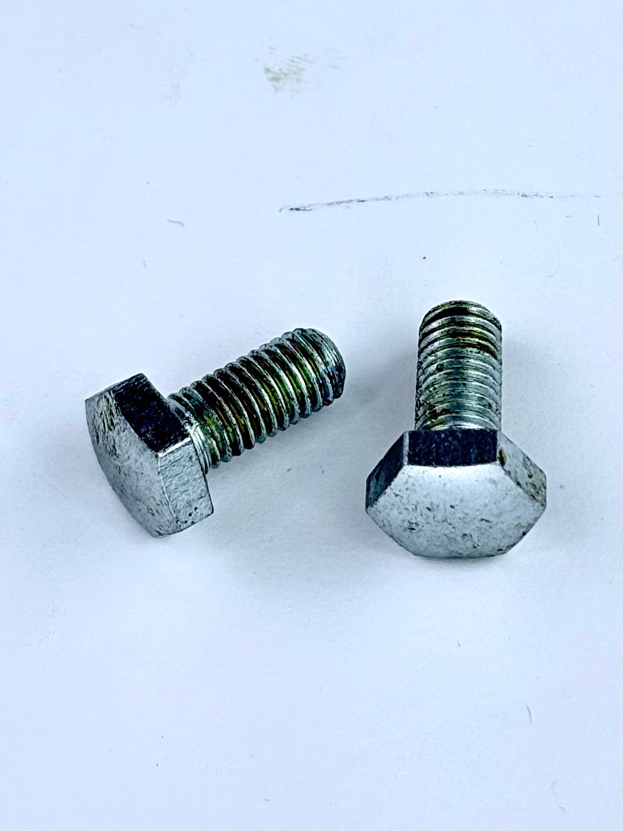 DS 57 - BOLT - DOMED HEAD