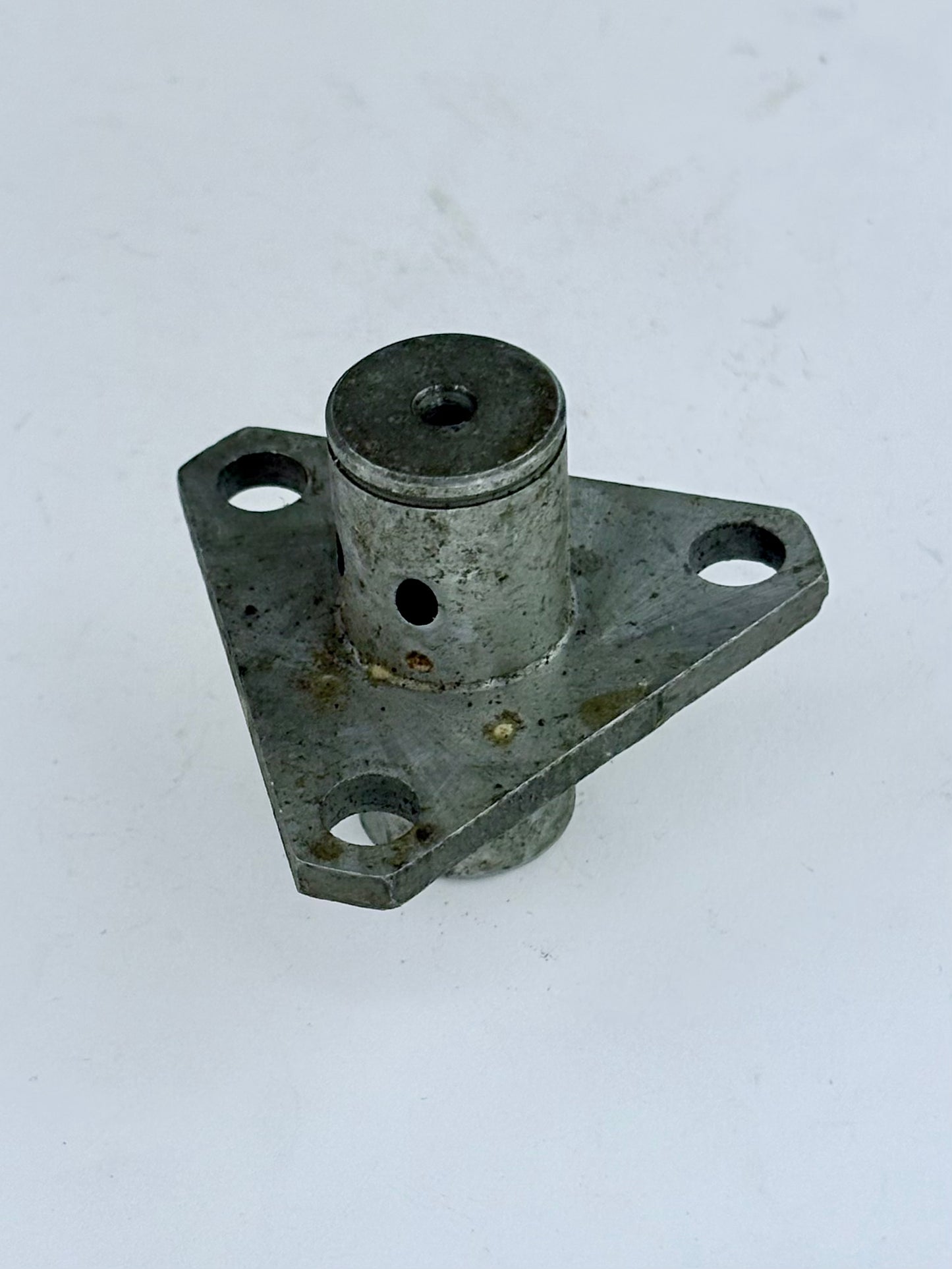71-2250 - SPINDLE - INTERMEDIATE TIMING GEAR - TRIUMPH TRIPLES