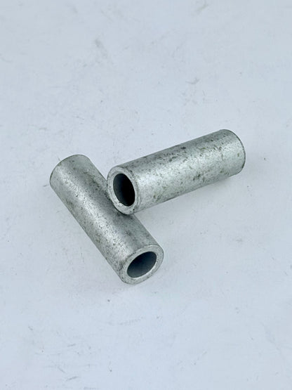 82-9349 - DISTANCE PIECE - BATTERY CARRIER - TRIPLES