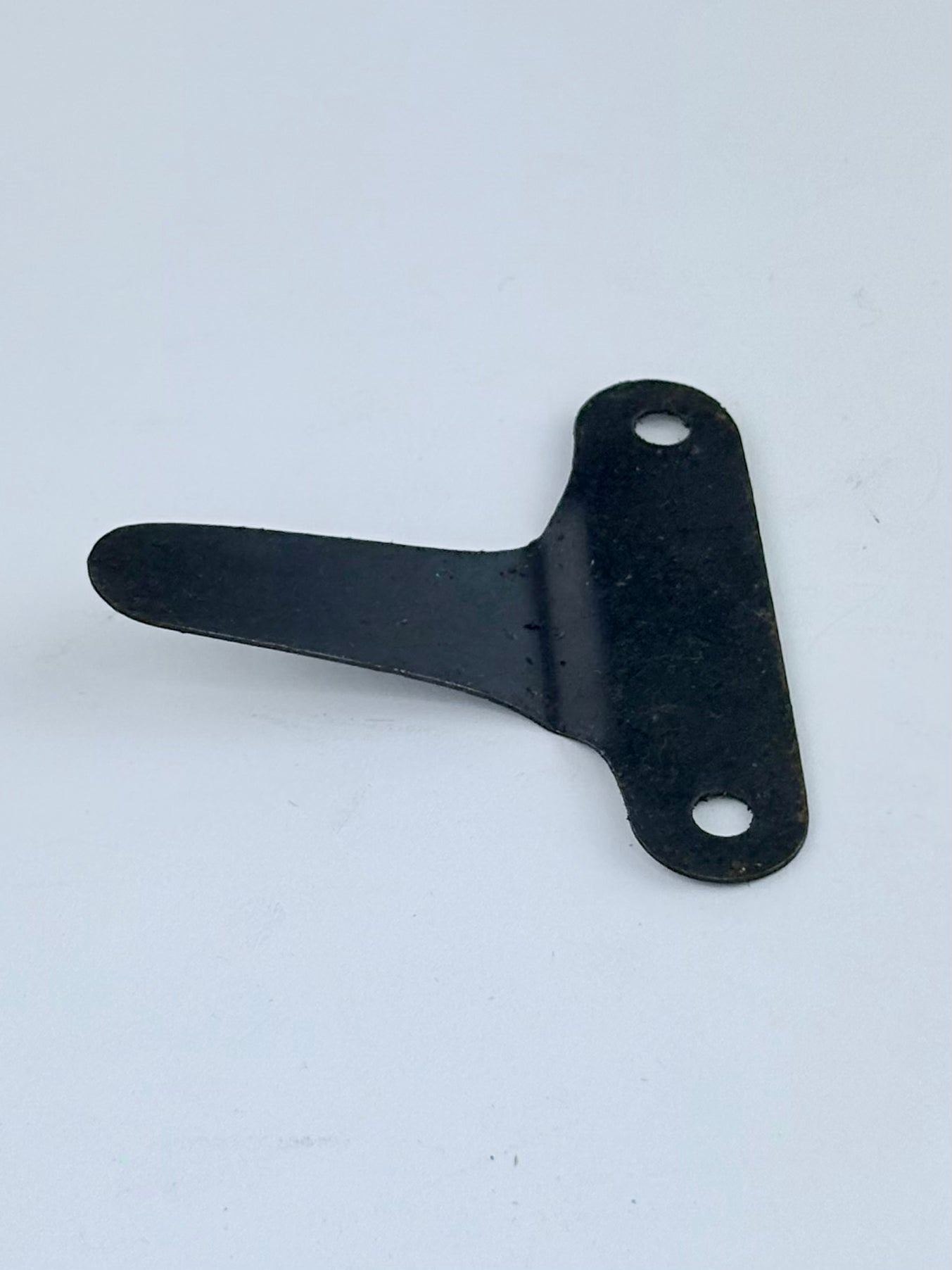 82-9381 - CLIP - TANK BADGE - TRIDENT