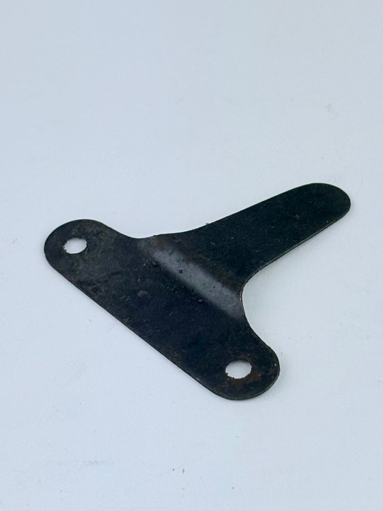 82-9381 - CLIP - TANK BADGE - TRIDENT