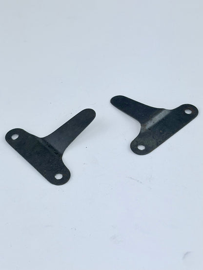 82-9381 - CLIP - TANK BADGE - TRIDENT