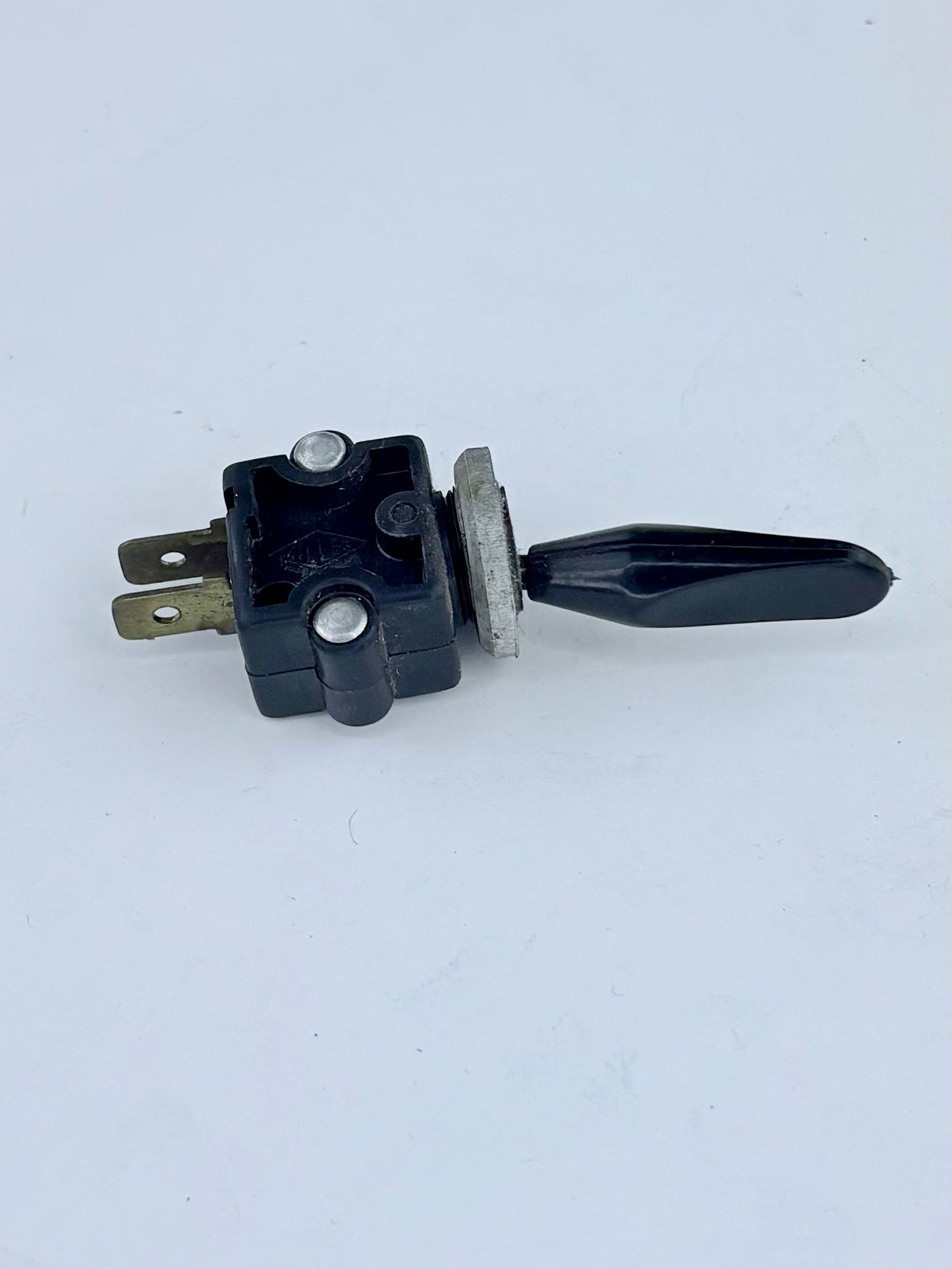 60-7102 - SWITCH - TOGGLE (ON/OFF) - MILLER