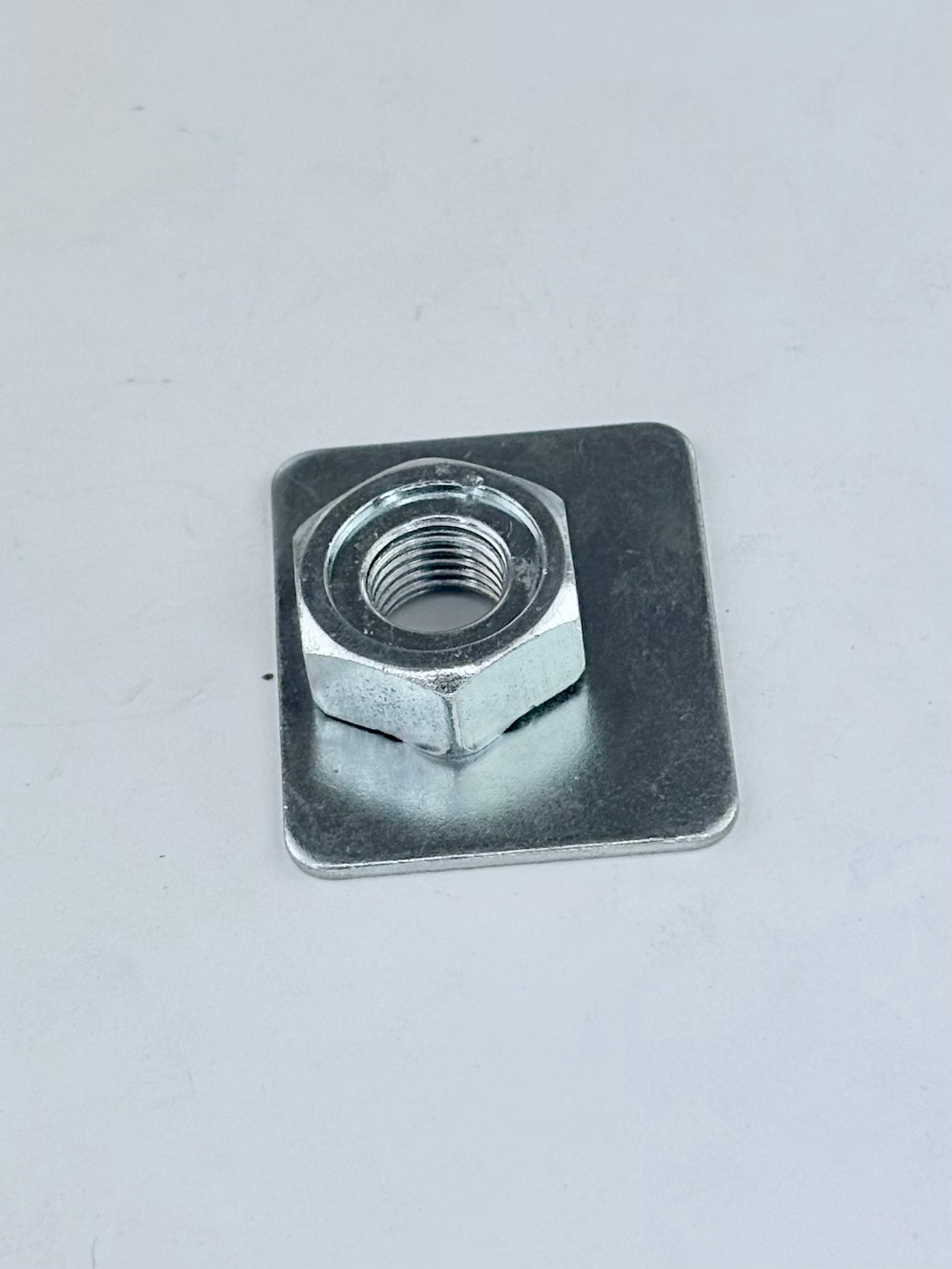 83-4086 - NUT ASSEMBLY - O.I.F. ENGINE STEADY PLATE / NUT