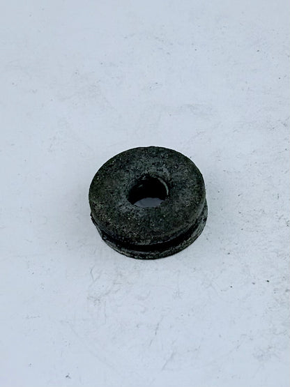 82-8753 - GROMMET - GRABRAIL - T140