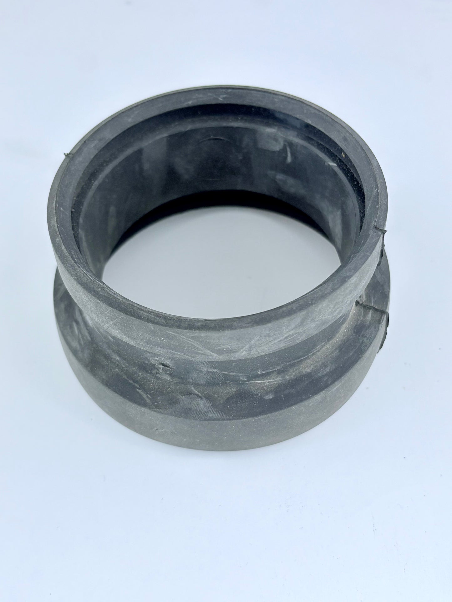 97-4573 - RUBBER CUP - INSTRUMENT MOUNT - T140/160