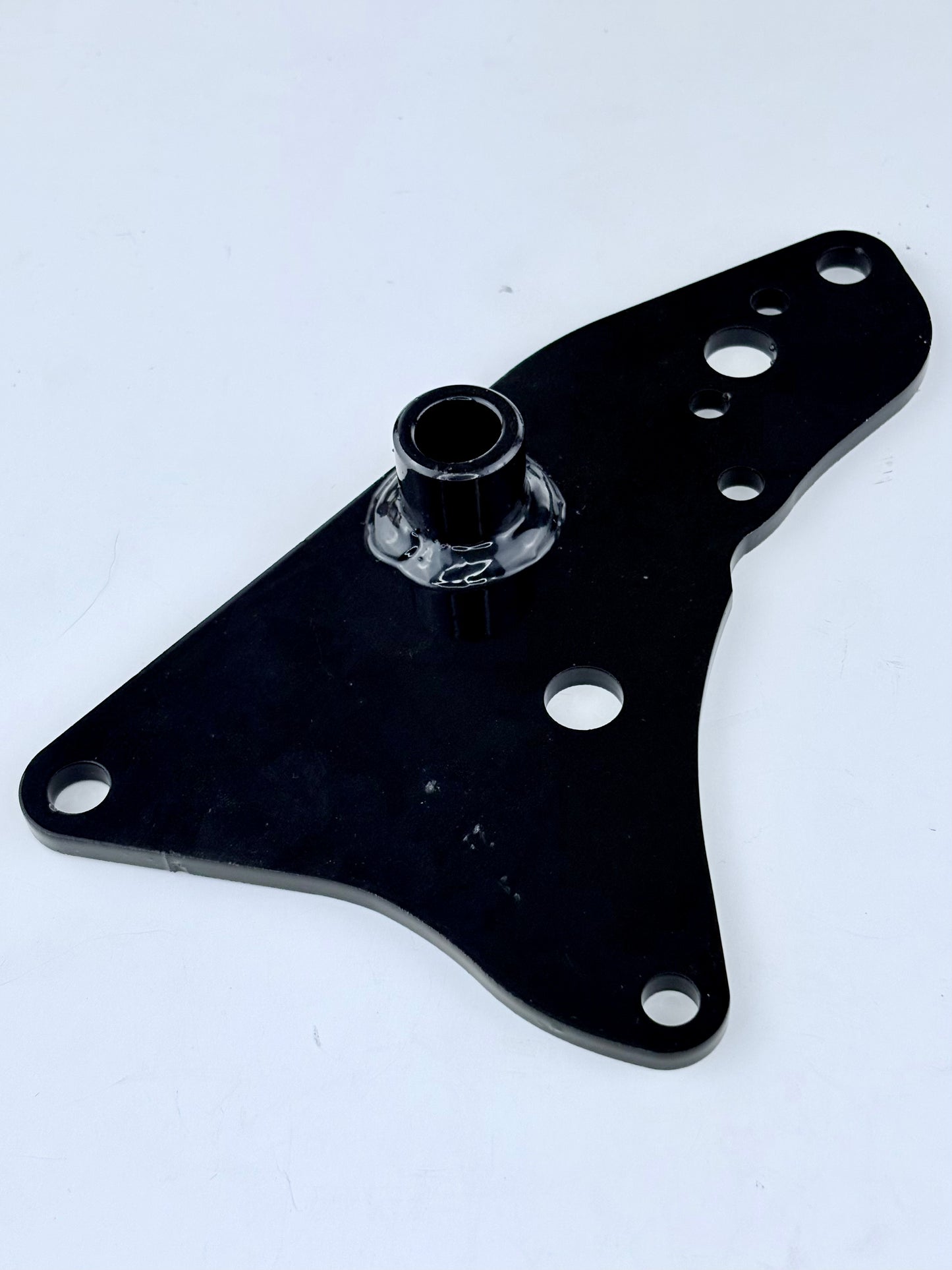 82-6066 - ENGINE PLATE - L/H REAR - TRI 650 64/70